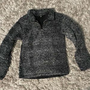 Grey sherpa quarterzip